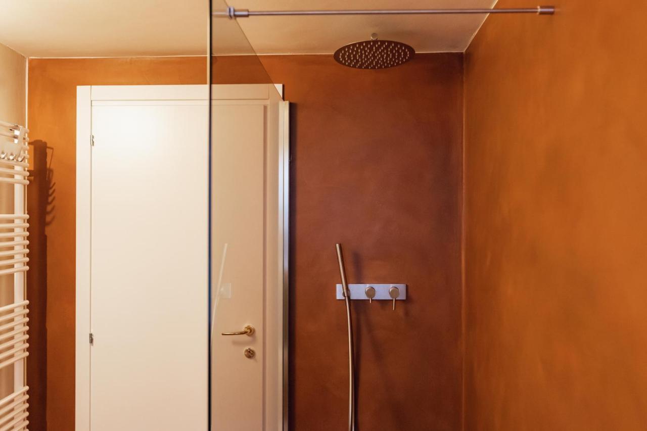 Private Parking Centro Storico: L'Affresco Apartment Bologna Exterior photo