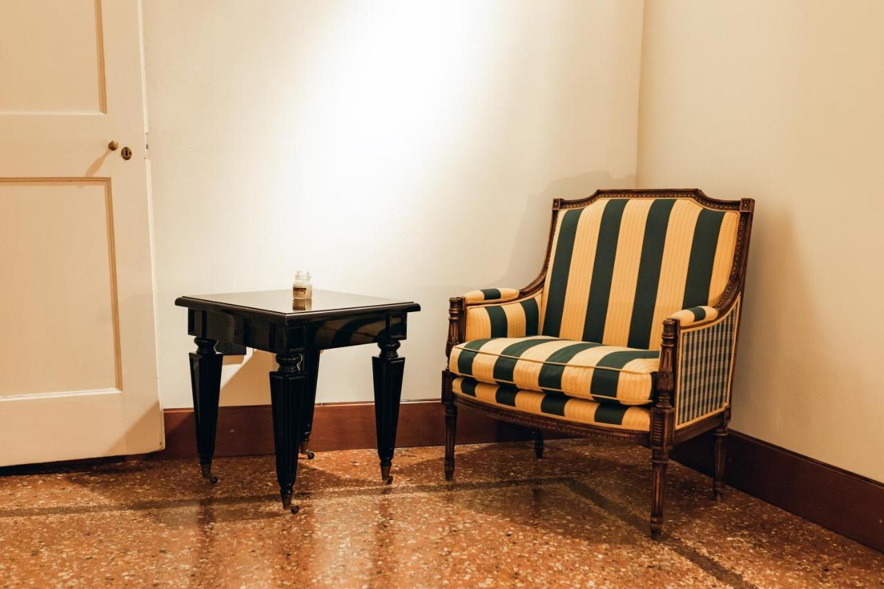 Private Parking Centro Storico: L'Affresco Apartment Bologna Exterior photo