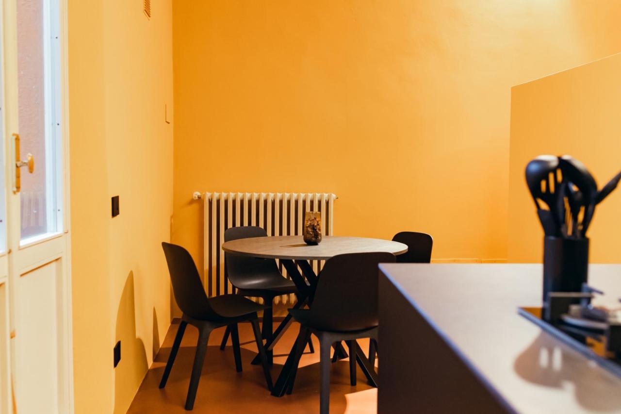 Private Parking Centro Storico: L'Affresco Apartment Bologna Exterior photo