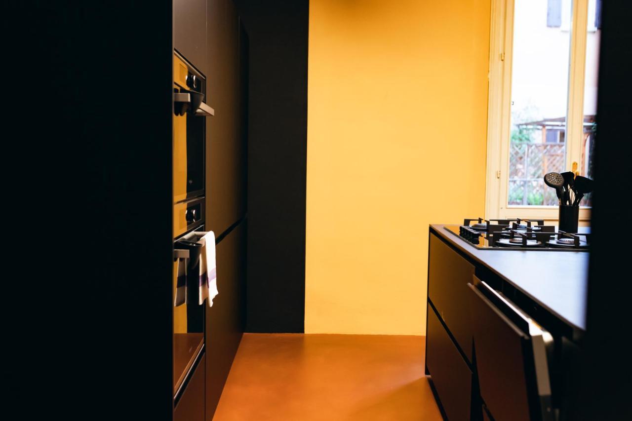 Private Parking Centro Storico: L'Affresco Apartment Bologna Exterior photo