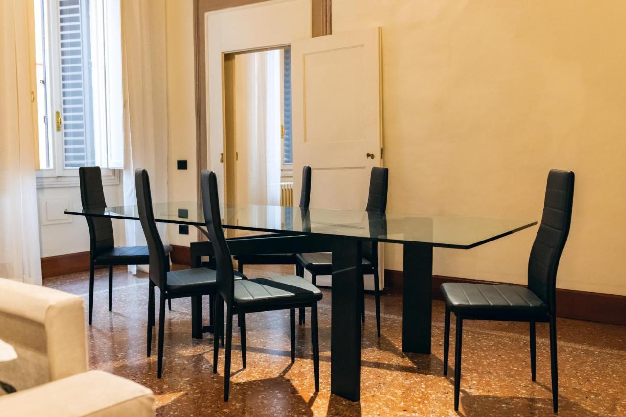 Private Parking Centro Storico: L'Affresco Apartment Bologna Exterior photo